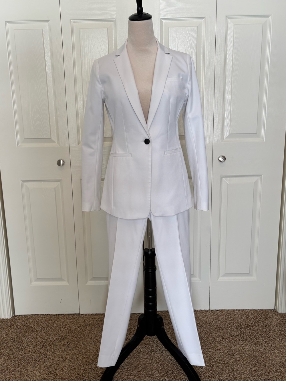 Banana Republic White Tailored Blazer and Pants. Size 2
